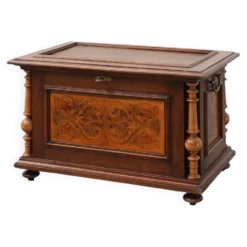 Coffre en noyer néo-Renaissance avec panneau avant marqueté et colonnes tournées, Be