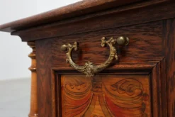 Coffre en noyer néo-Renaissance avec panneau avant marqueté et colonnes tournées, Be