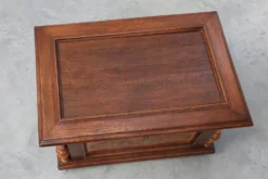 Coffre en noyer néo-Renaissance avec panneau avant marqueté et colonnes tournées, Be