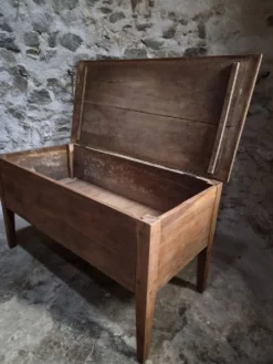 Coffre à farine français ancien en chêne – Table d'appoint de ferme du XIXe siècle