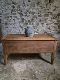 Coffre à farine français ancien en chêne – Table d'appoint de ferme du XIXe siècle