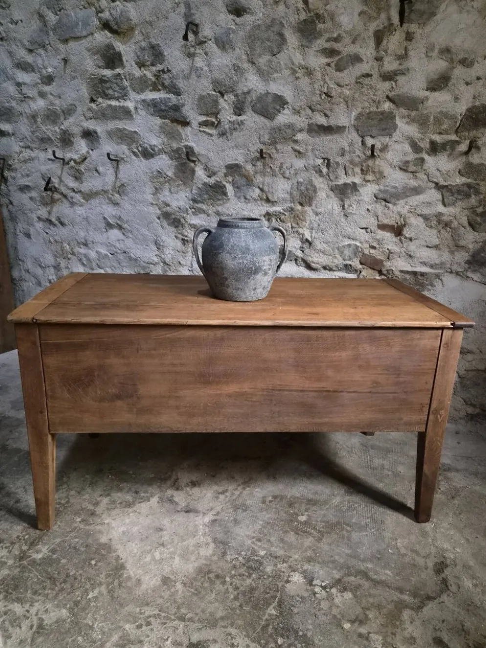 Coffre à farine français ancien en chêne – Table d'appoint de ferme du XIXe siècle