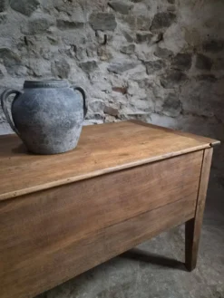 Coffre à farine français ancien en chêne – Table d'appoint de ferme du XIXe siècle