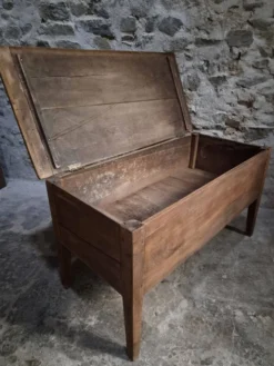 Coffre à farine français ancien en chêne – Table d'appoint de ferme du XIXe siècle