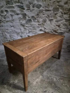 Coffre à farine français ancien en chêne – Table d'appoint de ferme du XIXe siècle