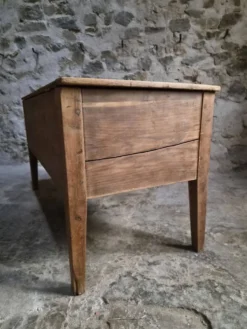 Coffre à farine français ancien en chêne – Table d'appoint de ferme du XIXe siècle