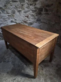 Coffre à farine français ancien en chêne – Table d'appoint de ferme du XIXe siècle