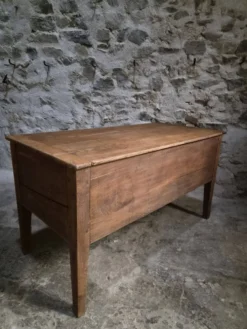 Coffre à farine français ancien en chêne – Table d'appoint de ferme du XIXe siècle