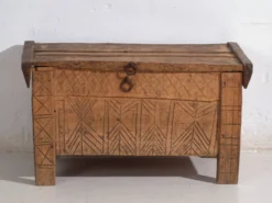 Coffre folk en hêtre sculpté – Transylvanie, circa 1880-1900