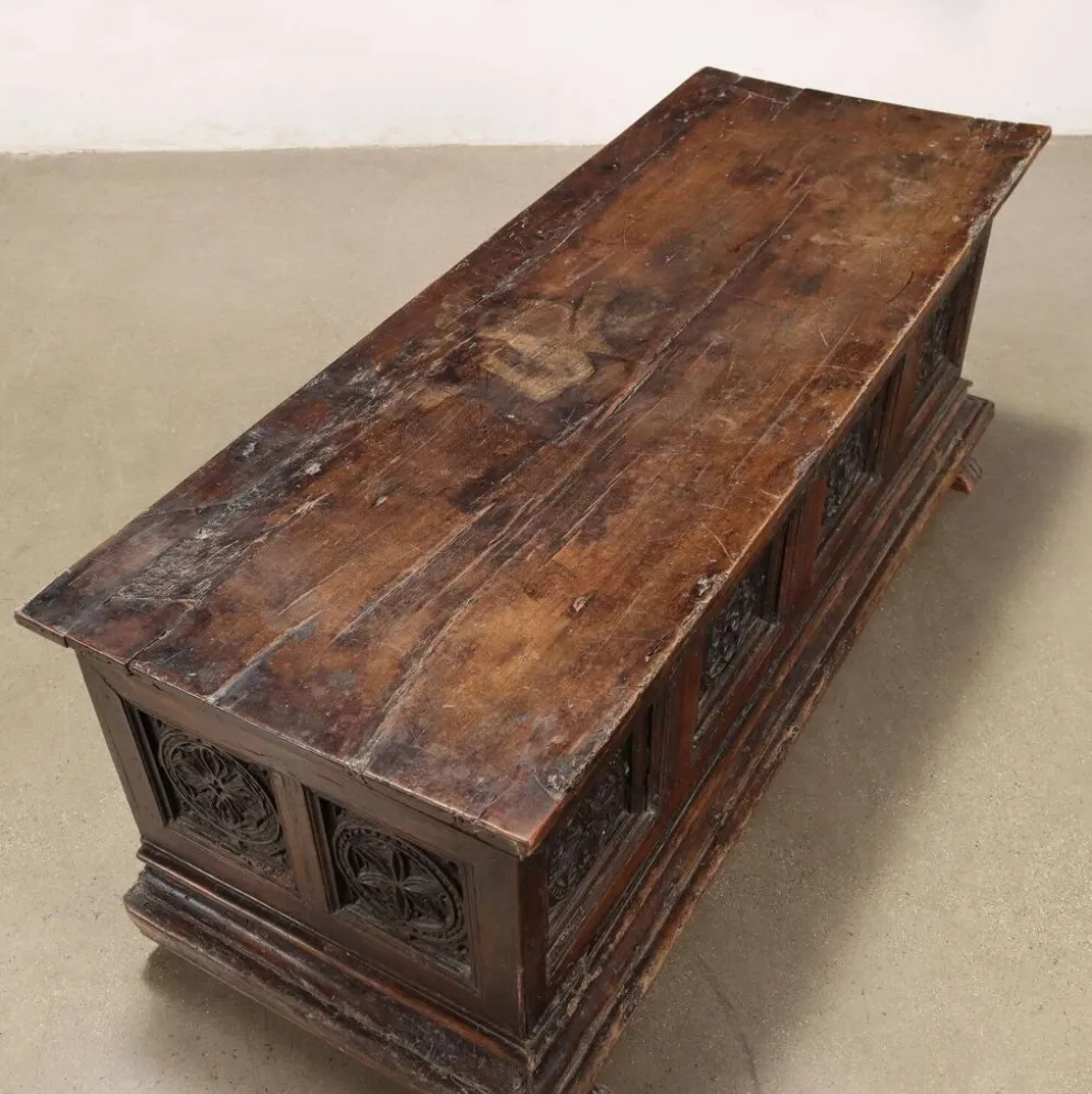 Coffre gothique ancien en sapin argenté, Italie, 16ème siècle