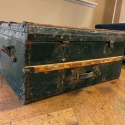 Coffre industriel vintage XL vert en métal / malle de voyage
