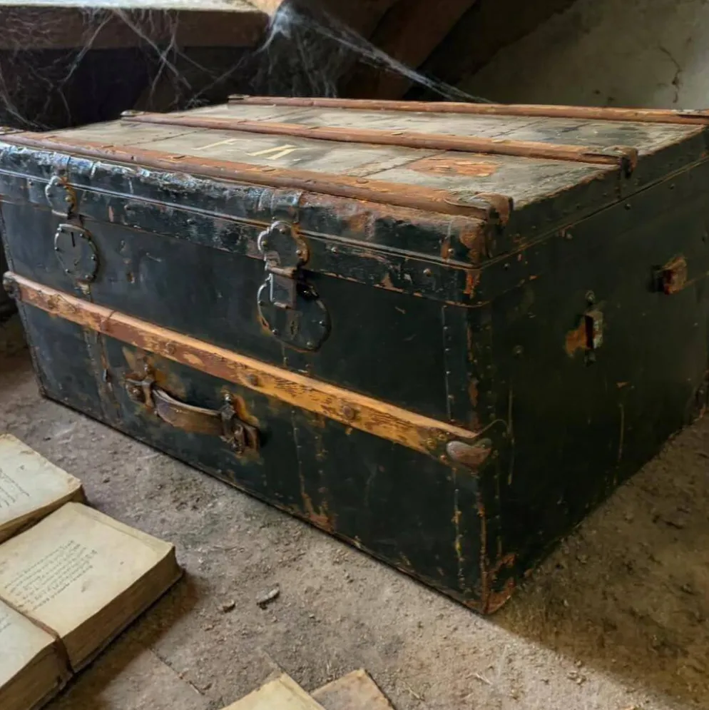 Coffre industriel vintage XL vert en métal / malle de voyage