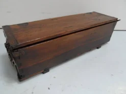 Coffre militaire en bois vintage