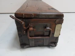 Coffre militaire en bois vintage
