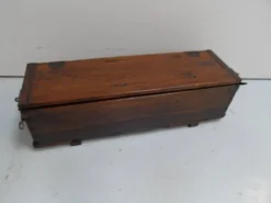 Coffre militaire en bois vintage