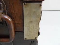 Coffre militaire en bois vintage