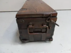 Coffre militaire en bois vintage