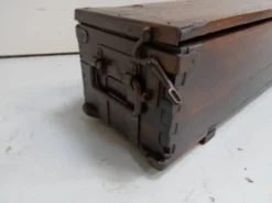 Coffre militaire en bois vintage