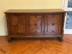 Coffre ou commode en chêne de style espagnol, début du 20e siècle