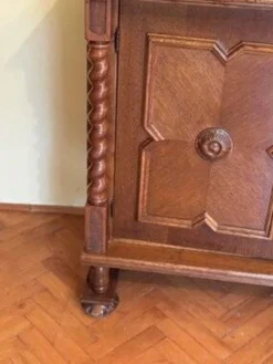 Coffre ou commode en chêne de style espagnol, début du 20e siècle