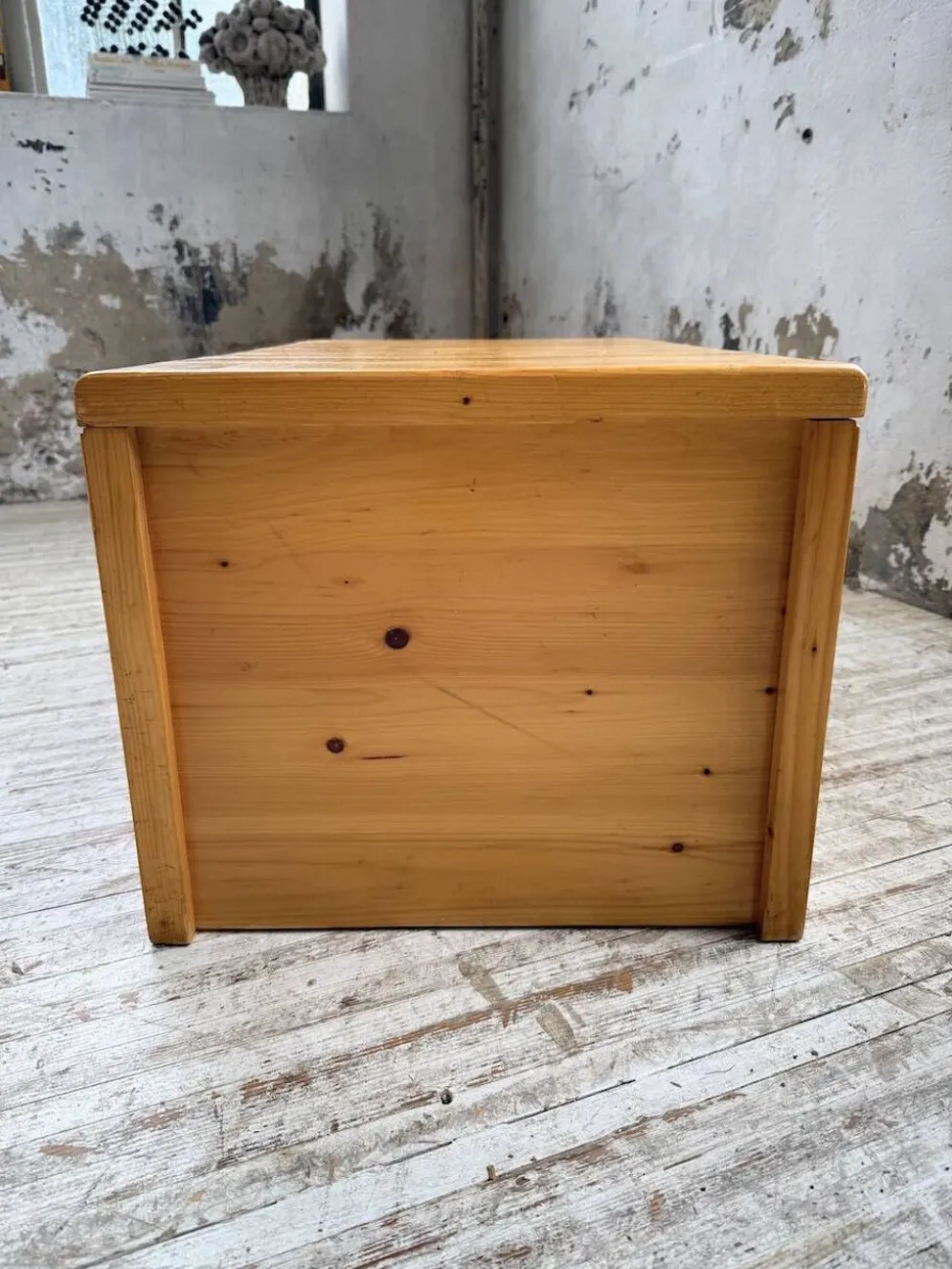 Coffre ou table basse perriand Les Arcs 1800