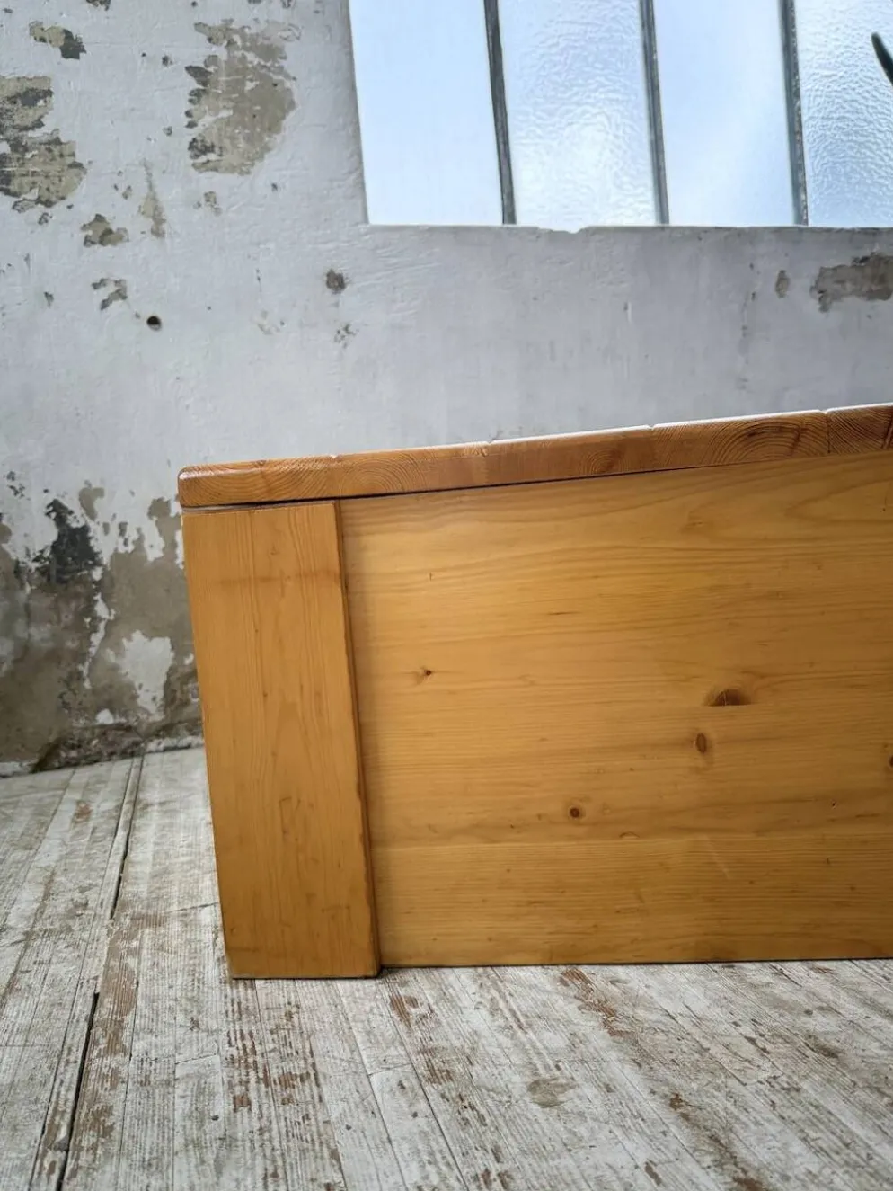 Coffre ou table basse perriand Les Arcs 1800