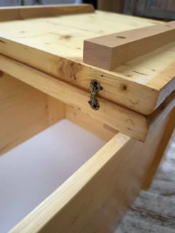 Coffre ou table basse perriand Les Arcs 1800