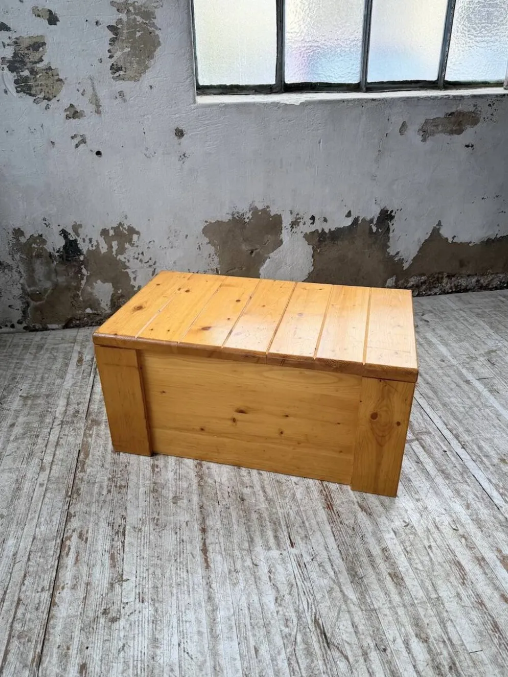 Coffre ou table basse perriand Les Arcs 1800