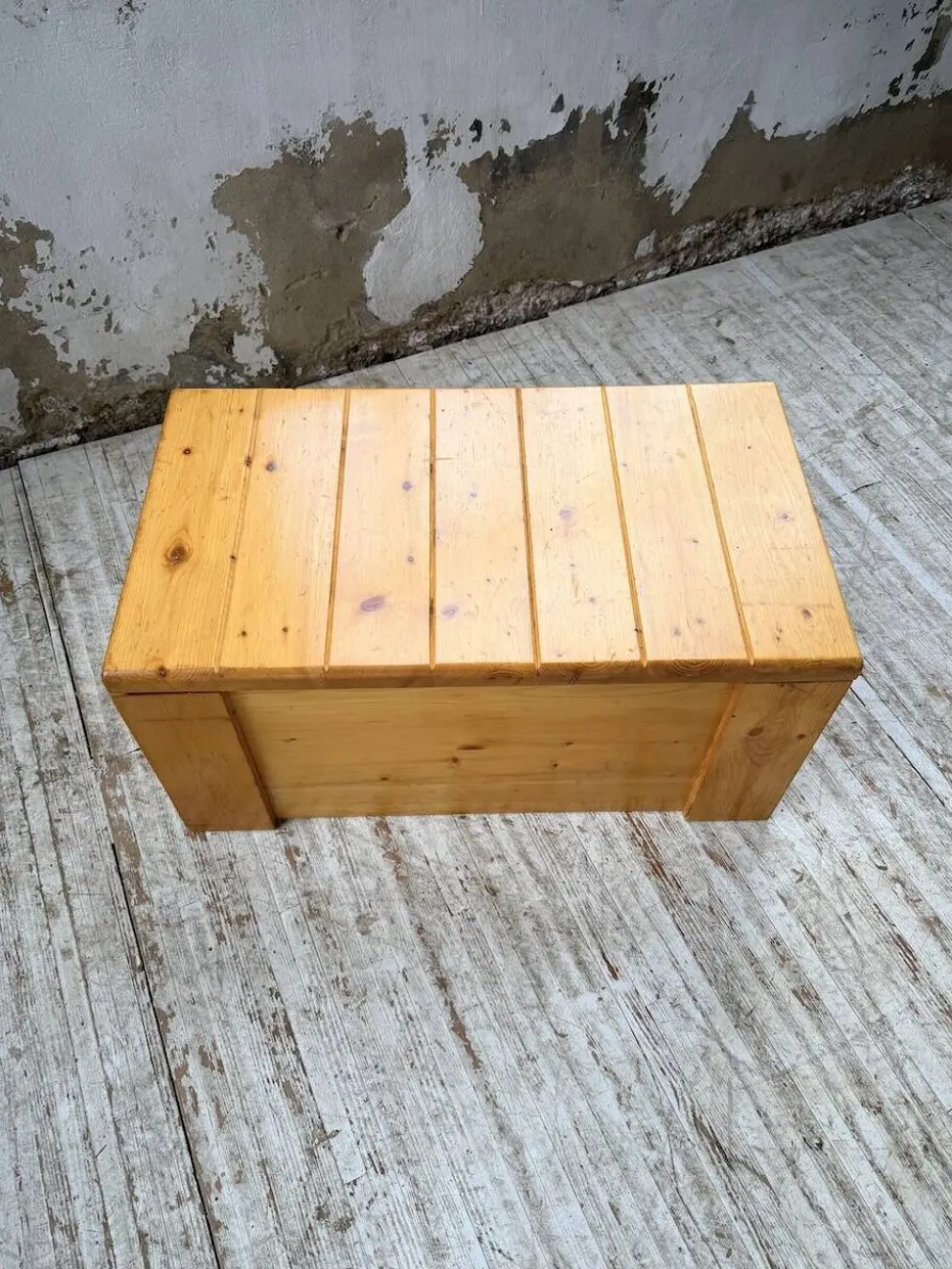 Coffre ou table basse perriand Les Arcs 1800