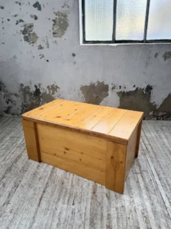 Coffre ou table basse perriand Les Arcs 1800