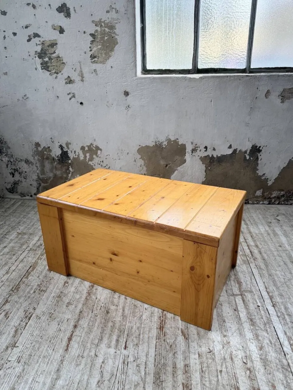 Coffre ou table basse perriand Les Arcs 1800