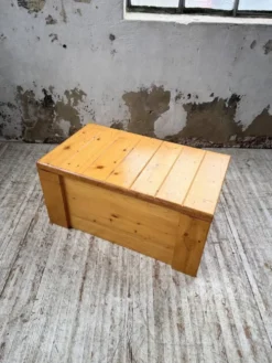 Coffre ou table basse perriand Les Arcs 1800