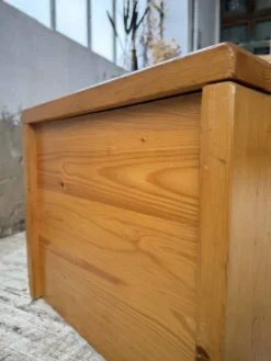 Coffre ou table basse perriand Les Arcs 1800