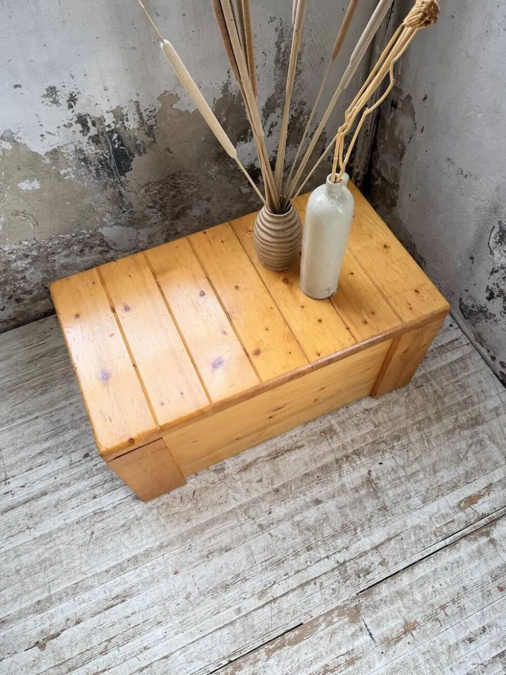 Coffre ou table basse perriand Les Arcs 1800