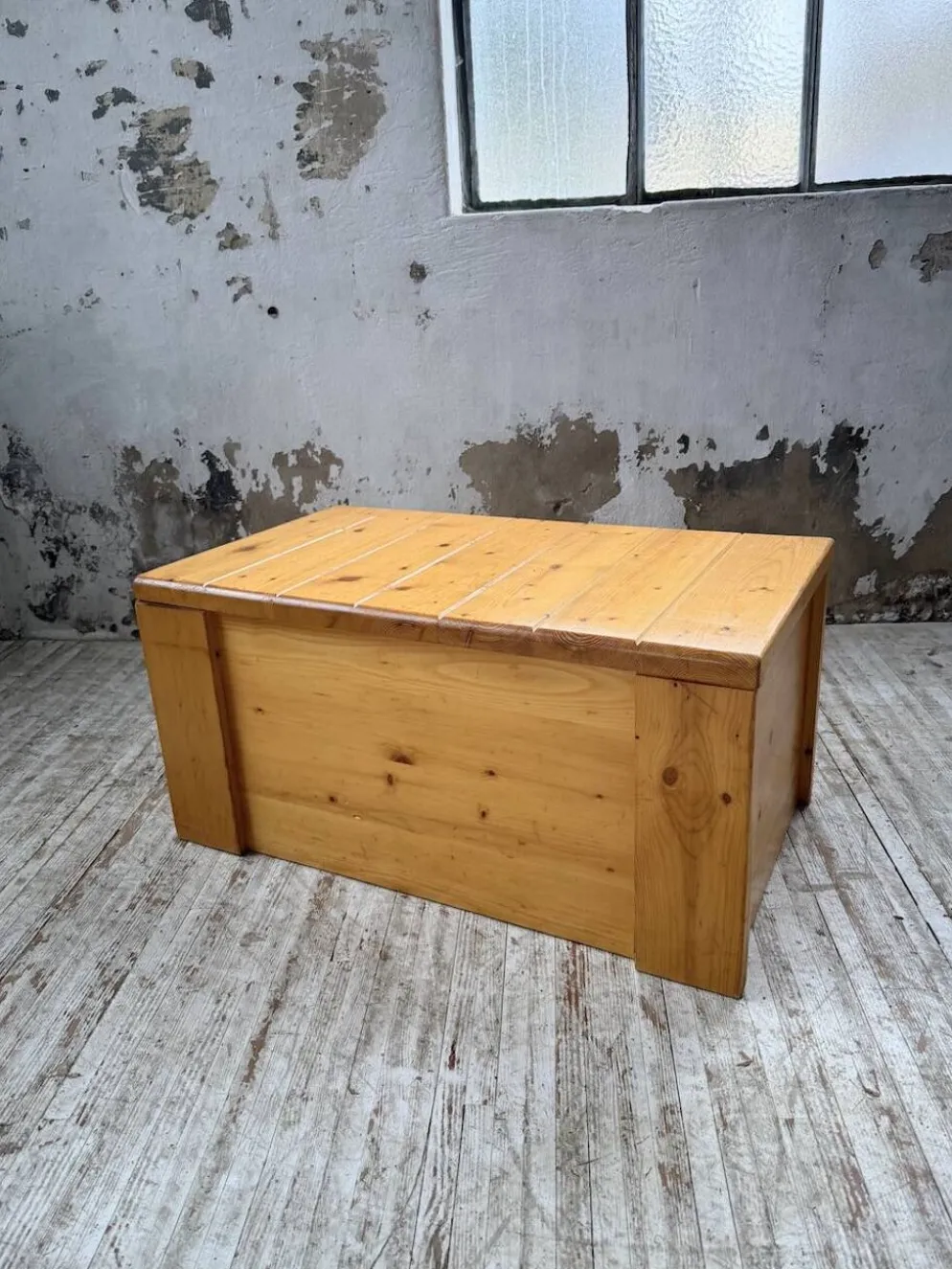 Coffre ou table basse perriand Les Arcs 1800