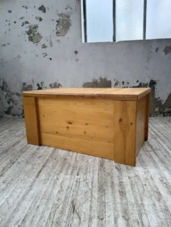 Coffre ou table basse perriand Les Arcs 1800