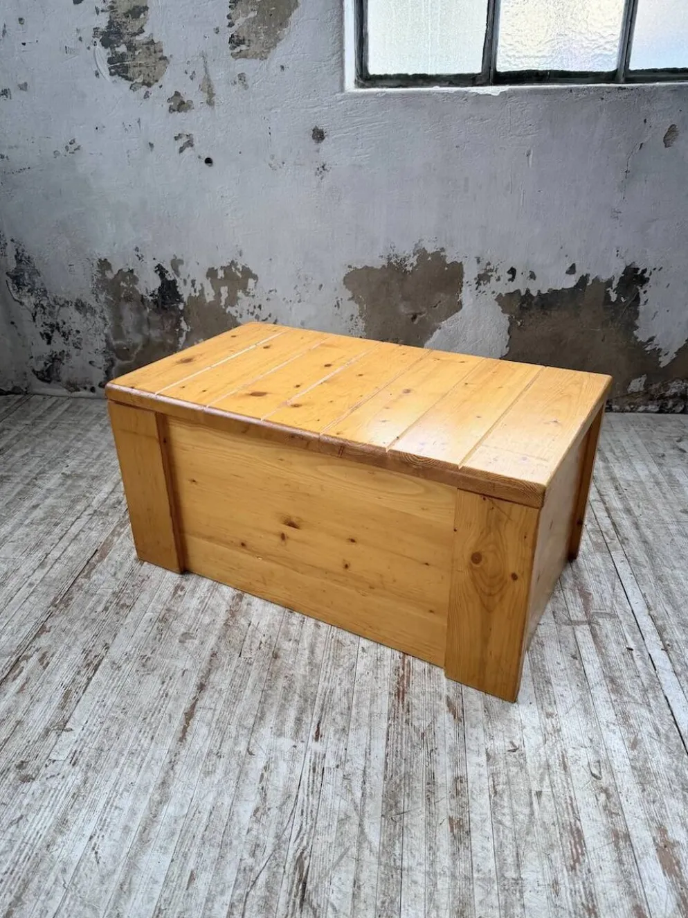 Coffre ou table basse perriand Les Arcs 1800