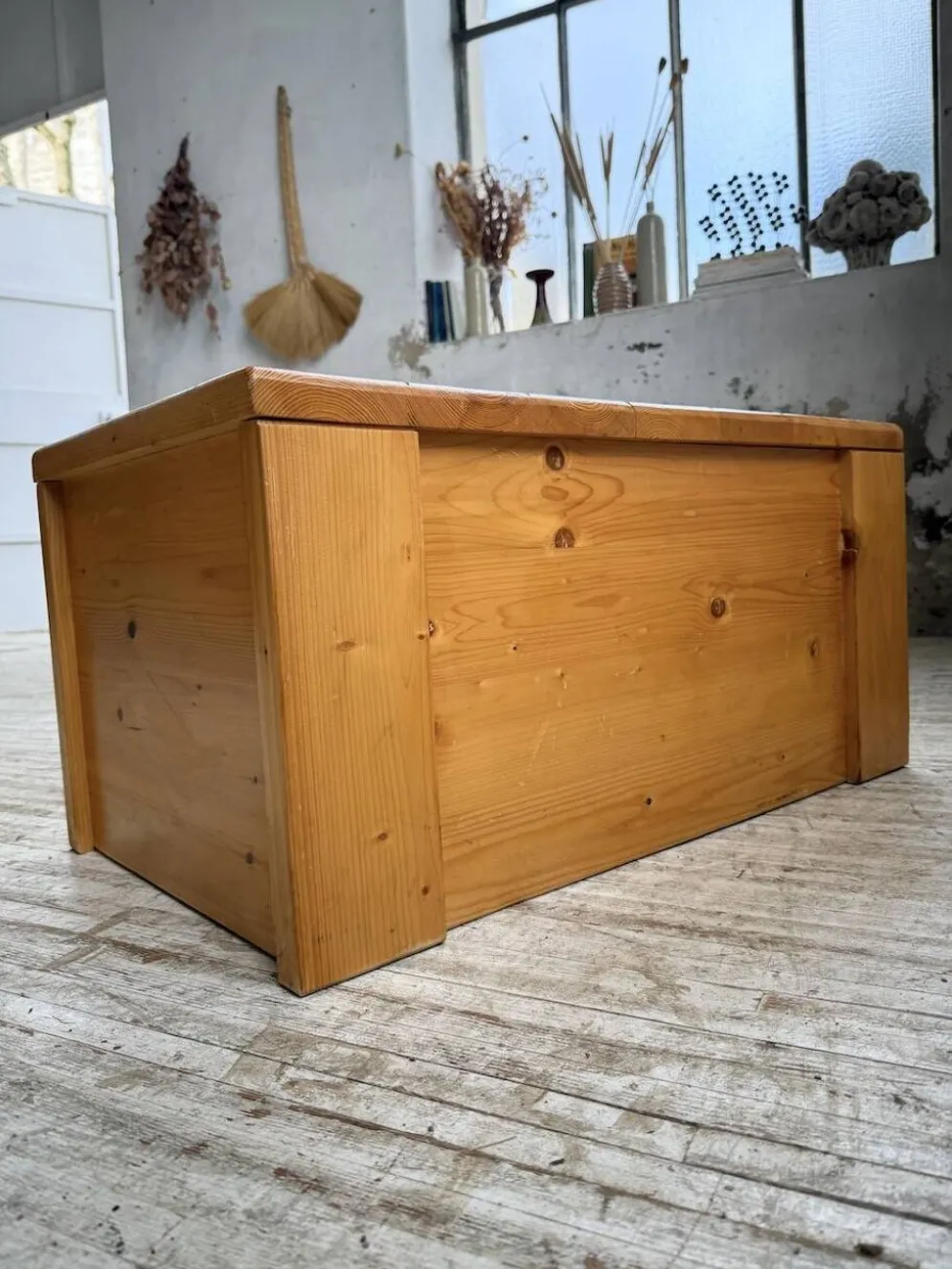 Coffre ou table basse perriand Les Arcs 1800