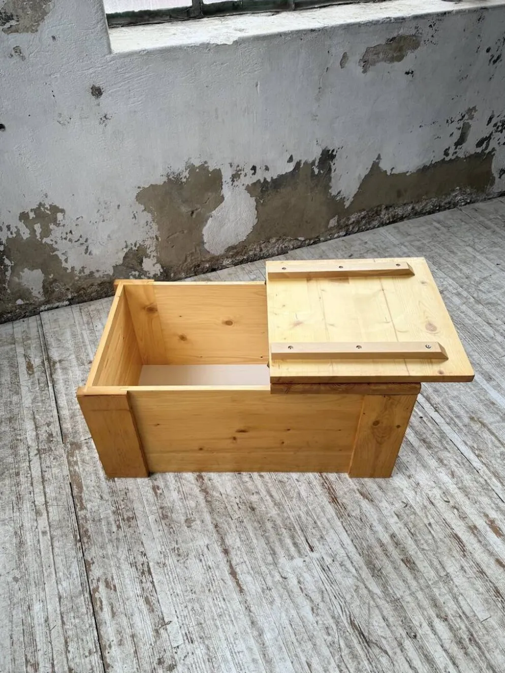 Coffre ou table basse perriand Les Arcs 1800