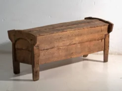 Coffre primitif ancien en bois – Transylvanie, vers 1850