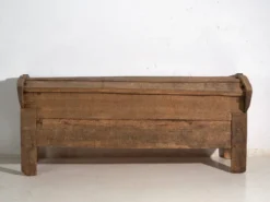 Coffre primitif ancien en bois – Transylvanie, vers 1850
