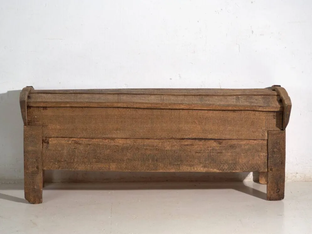 Coffre primitif ancien en bois – Transylvanie, vers 1850