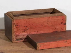 Coffre rouge ancien (c.1900) #28