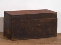 Coffre rouge ancien (c.1900) #28