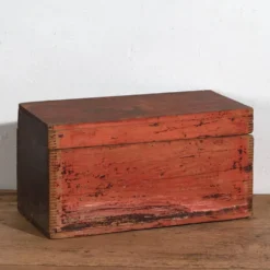 Coffre rouge ancien (c.1900) #28