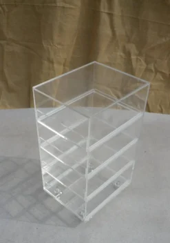 Coffre à roulettes et tiroirs plexiglas