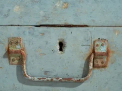 Coffret ancien patiné bleu clair (c.1920)
