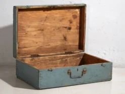Coffret ancien patiné bleu clair (c.1920)