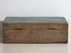 Coffret ancien patiné bleu clair (c.1920)