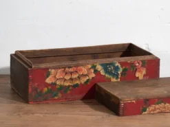 Coffret ancien rouge à motifs floraux (vers 1900) #34